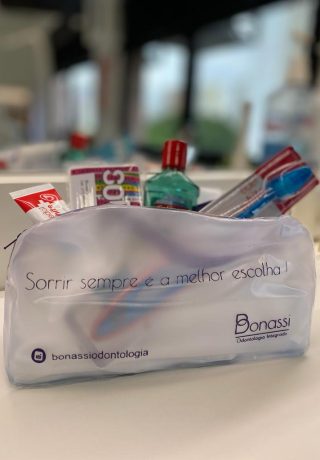 Necessaire de pequenos cuidados – Bonassi Odontologia Integrada Necessaire de pequenos cuidados